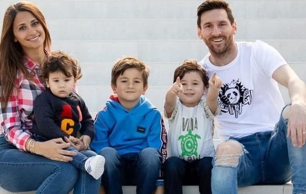 Vợ Messi là ai? Chuyện tình 24 năm của Lionel Messi và vợ Ku11